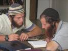 1000 $ תרומה להקדשת יום לימוד לזכר אדם קרוב